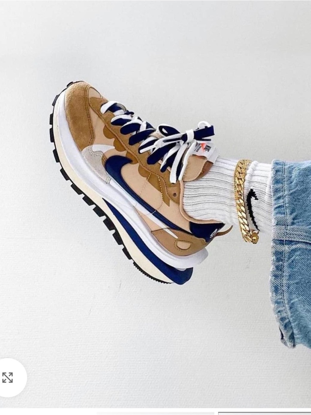 Nike Men’s Sneakers in Sesame and Blue - Picture 5 of 9